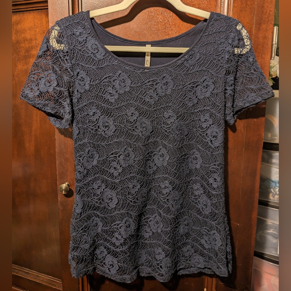 🎉BOGO FREE🎉Leo & Nicole Lace Top💙